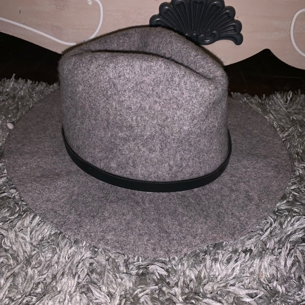 Grey hat
